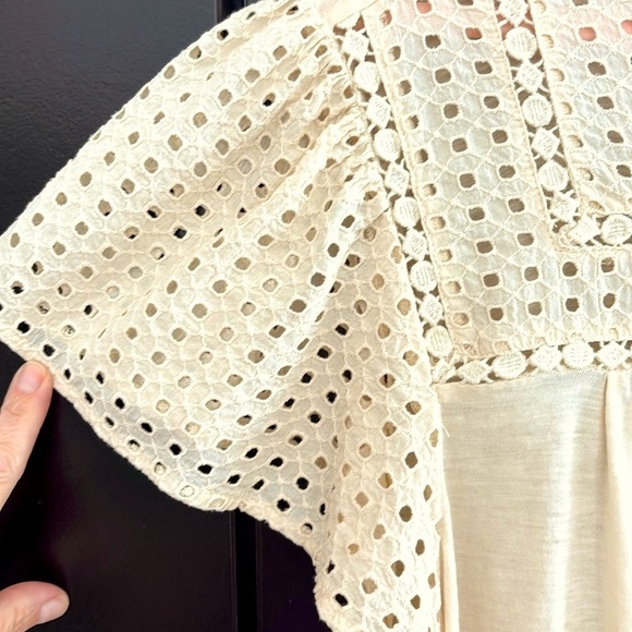 Lane Bryant Cream Short Sleeve Smocked Blouse w/Eyelet Design. Size 18/20 - Picture 3 of 8